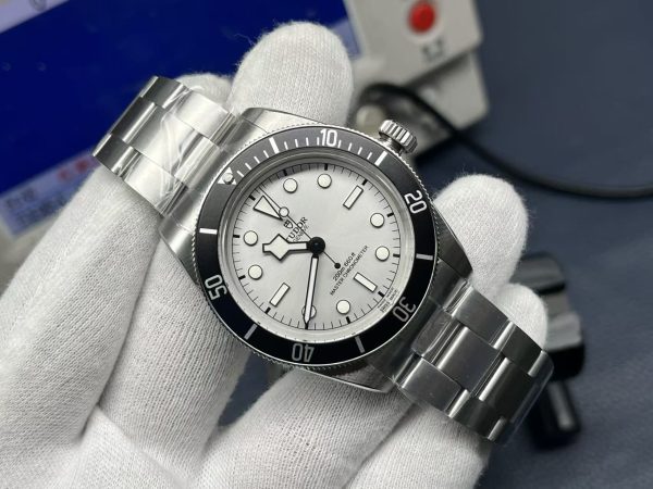 Tudor Black Bay Super Clone: Premium Luxury Replica Watch 1131677465